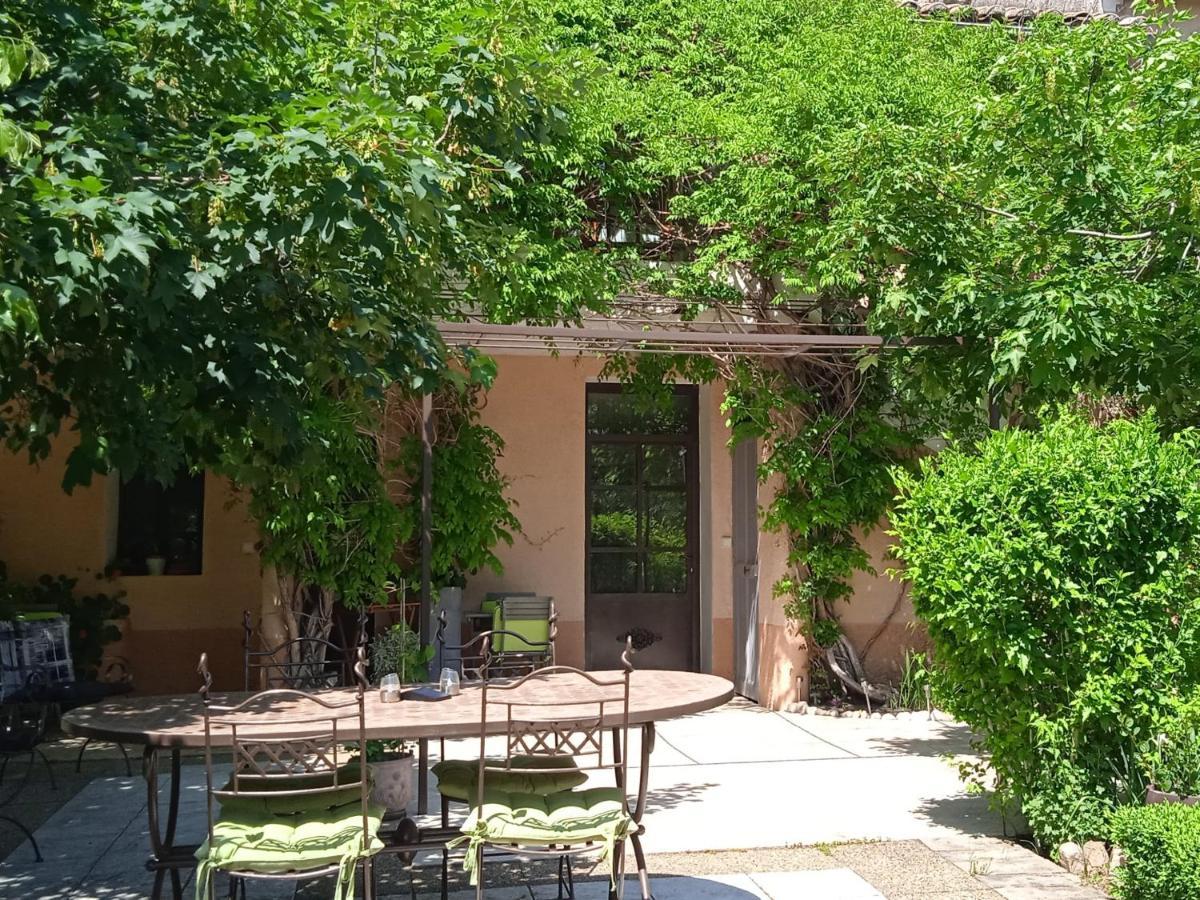 Chambres D'Hotes La Chrysalide Loriol-du-Comtat Luaran gambar